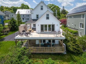 Exterior - Eleanor's Cove - Apartment on Bayview St (Belfast)