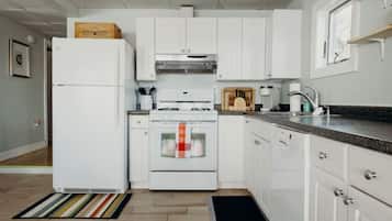 Refrigerador, horno, parrilla de estufa y lavavajillas