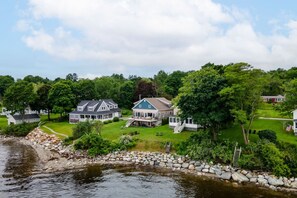 Exterior - Water's Edge at Ocean St - Enjoy Penobscot Bay (Belfast)