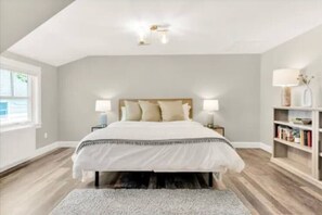 4 Schlafzimmer, Schreibtisch, Bügeleisen/Bügelbrett, WLAN