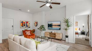 2 bedrooms, desk, iron/ironing board, WiFi