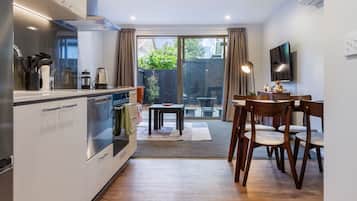 Frigorífic, microones, forn i placa de cuina