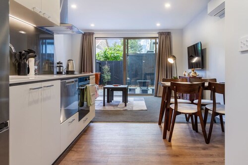 Bright and Spacious 2BR near Ara Institute and CBD