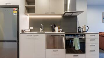 Frigorífic, microones, forn i placa de cuina