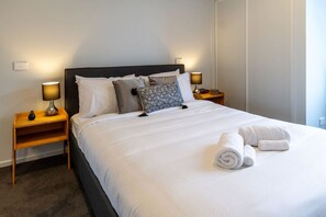 2 dormitorios, tabla de planchar con plancha, wifi gratis y ropa de cama