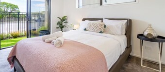 Seaside 2 Bed 2 Bath Haven Short Walk to the Beach