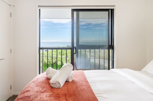 Seaside 2 Bed 2 Bath Haven Short Walk to the Beach