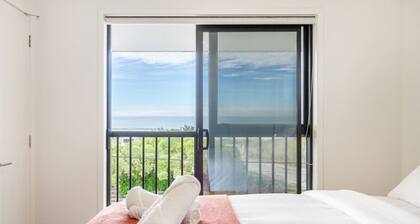 Seaside 2 Bed 2 Bath Haven Short Walk to the Beach