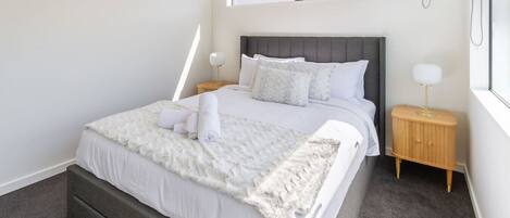 4 habitaciones, tabla de planchar con plancha y wifi gratis