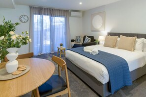 1 habitación, tabla de planchar con plancha, wifi gratis y ropa de cama 