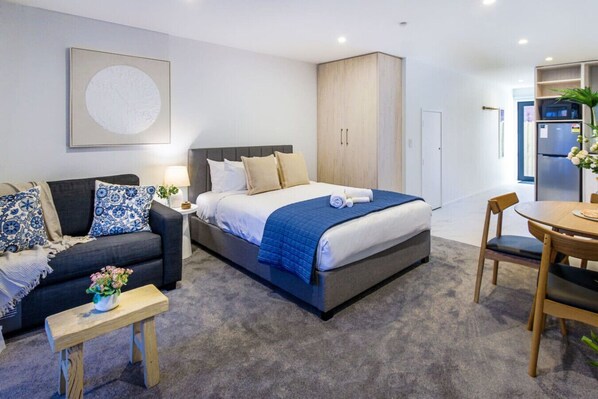 1 habitación, tabla de planchar con plancha, wifi gratis y ropa de cama 