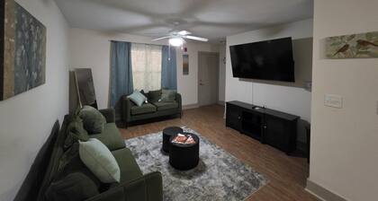 2-bedroom apartment in wonderful Atlanta with AC, WiFi, fitness room