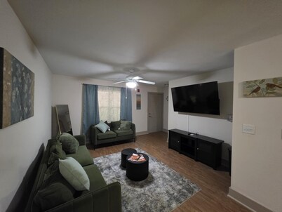 2-bedroom apartment in wonderful Atlanta with AC, WiFi, fitness room