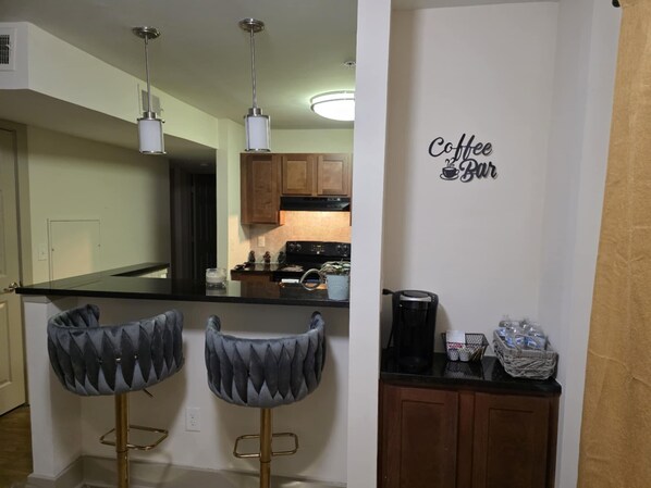 Fridge, microwave, oven, stovetop - 2-bedroom apartment in wonderful Atlanta with AC, WiFi, fitness room (Atlanta)