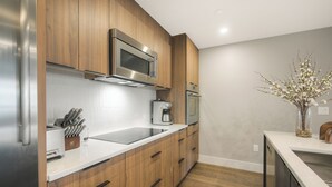 Private kitchen - Kindred Resort a RockResort (Keystone)