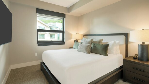 Iron/ironing board, free cots/infant beds, free WiFi, bed sheets - Kindred Resort a RockResort (Keystone)