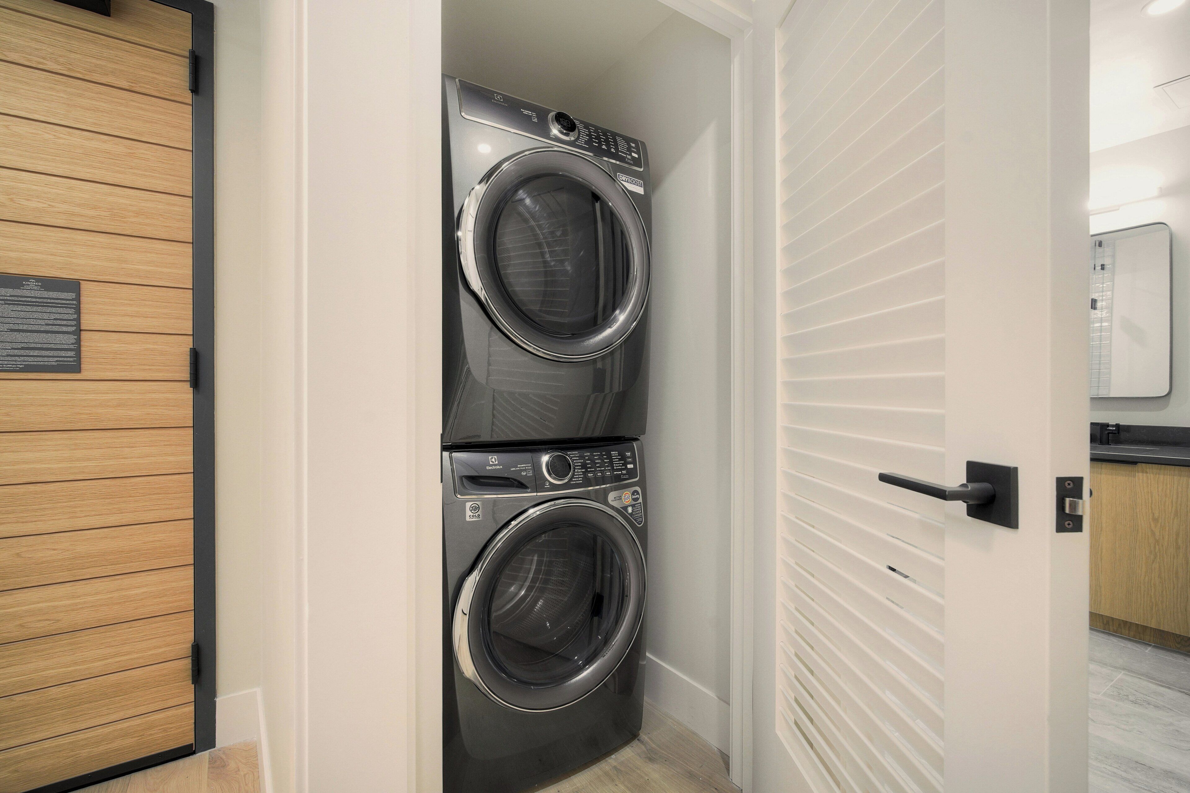 Room, 3 Bedrooms (Alpine Residence) | Laundry