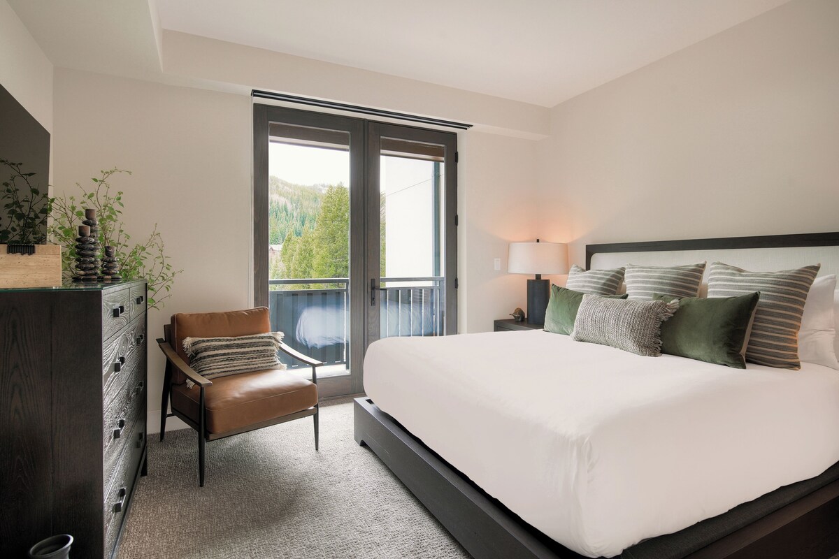 Iron/ironing board, free cots/infant beds, free WiFi, bed sheets