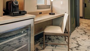 Iron/ironing board, free cots/infant beds, free WiFi, bed sheets - Kindred Resort a RockResort (Keystone)