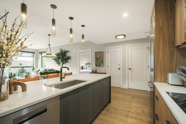 Private kitchen - Kindred Resort a RockResort (Keystone)