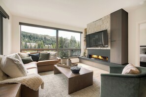 룸, 침실 3개 (Alpine Residence) | 거실 | 케이블 채널 시청이 가능한 55인치 TV, 넷플릭스, 스트리밍 서비스