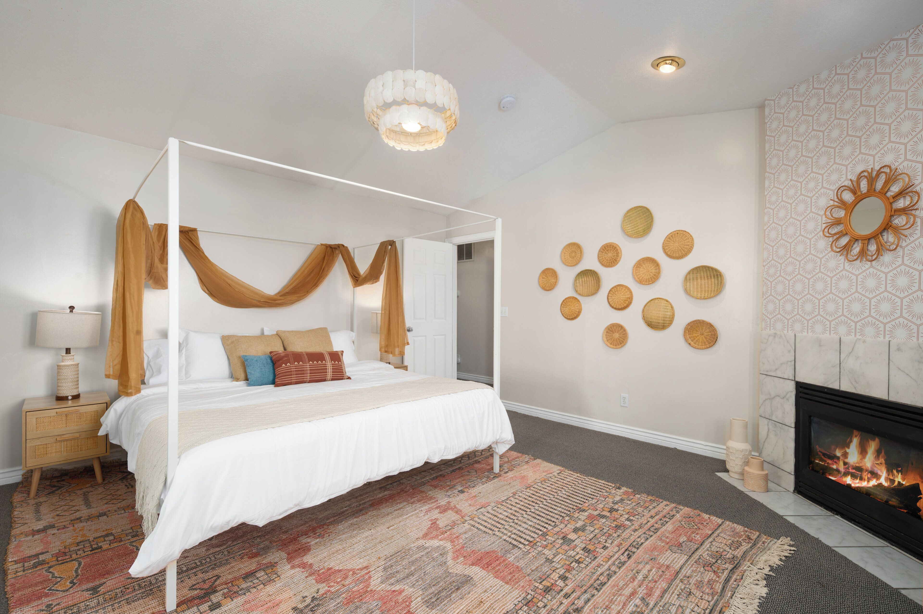 7 bedrooms, iron/ironing board, WiFi, bed sheets