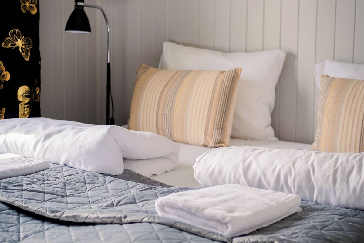 Double Room, Ocean View | Pillowtop beds, WiFi (free), individually furnished, bed sheets