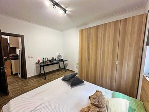 3 chambres, fer et planche à repasser, Wi-Fi, draps fournis