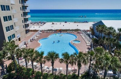 Beach Front Resort with Gulf View in Panama City Beach with all amenities!