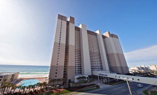 Beach Front Resort with Gulf View in Panama City Beach with all amenities!