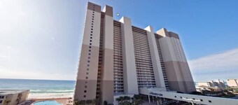 Beach Front Resort with Gulf View in Panama City Beach with all amenities!