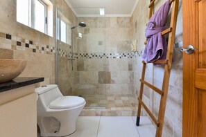 Douche, serviettes fournies