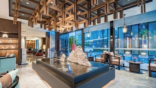 Lobby-lounge