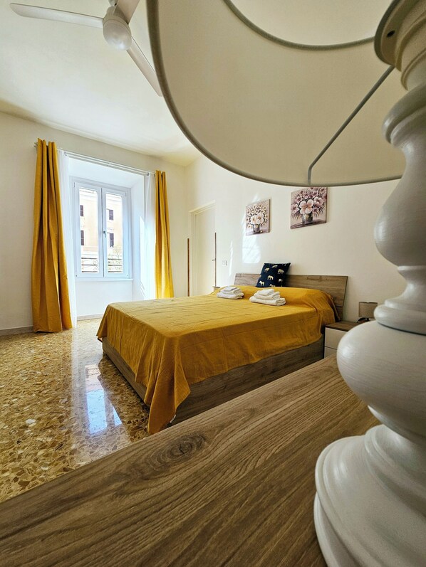 1 chambre, coffres-forts dans les chambres, fer et planche à repasser