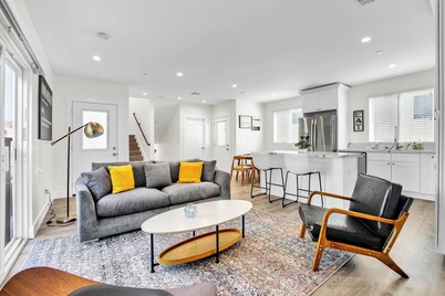 Sunny Oasis Near LAX: Perfect for Travelers!