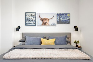 4 bedrooms, iron/ironing board, WiFi, bed sheets