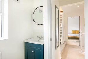 Room, Non Smoking, Kitchen | Bathroom - Charming 4 Bedroom Home Near Oxford (Oxford)