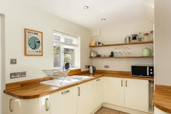 Room, Non Smoking, Kitchen | Private kitchen | Toaster, highchair, eco-friendly cleaning products, paper towels - Charming 4 Bedroom Home Near Oxford (Oxford)