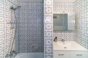Shower, towels