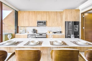 Microonde, forno, piano cottura, lavastoviglie