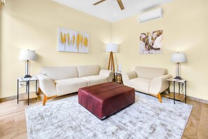 Smart TV, offices - NEW Luxury 4 BR/4.5 BA, Ocean/Mountain Views, 3,000+ Sq. Ft, Prime Location!! (San José del Cabo)