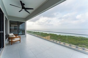 Casa familiar, 5 habitaciones, piscina privada, vistas a la bahía | Terraza o patio