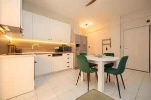 Kühlschrank, Mikrowelle, Geschirrspüler