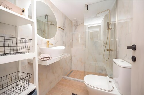 Appartement "Cozy Stay" avec balcon, Wi-Fi et climatisation