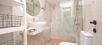 Apartment 'Cozy Stay' with Balcony, Wi-Fi and Air Conditioning