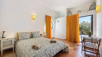 1 quarto, Wi-Fi de cortesia, roupa de cama