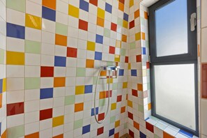 Douche, serviettes fournies