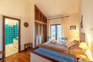 3 bedrooms, bed sheets - Holiday Home 'Piana Cuata' with Sea View and Private Terrace (Costa Paradiso)