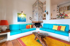 TV - Holiday Home 'Piana Cuata' with Sea View and Private Terrace (Costa Paradiso)