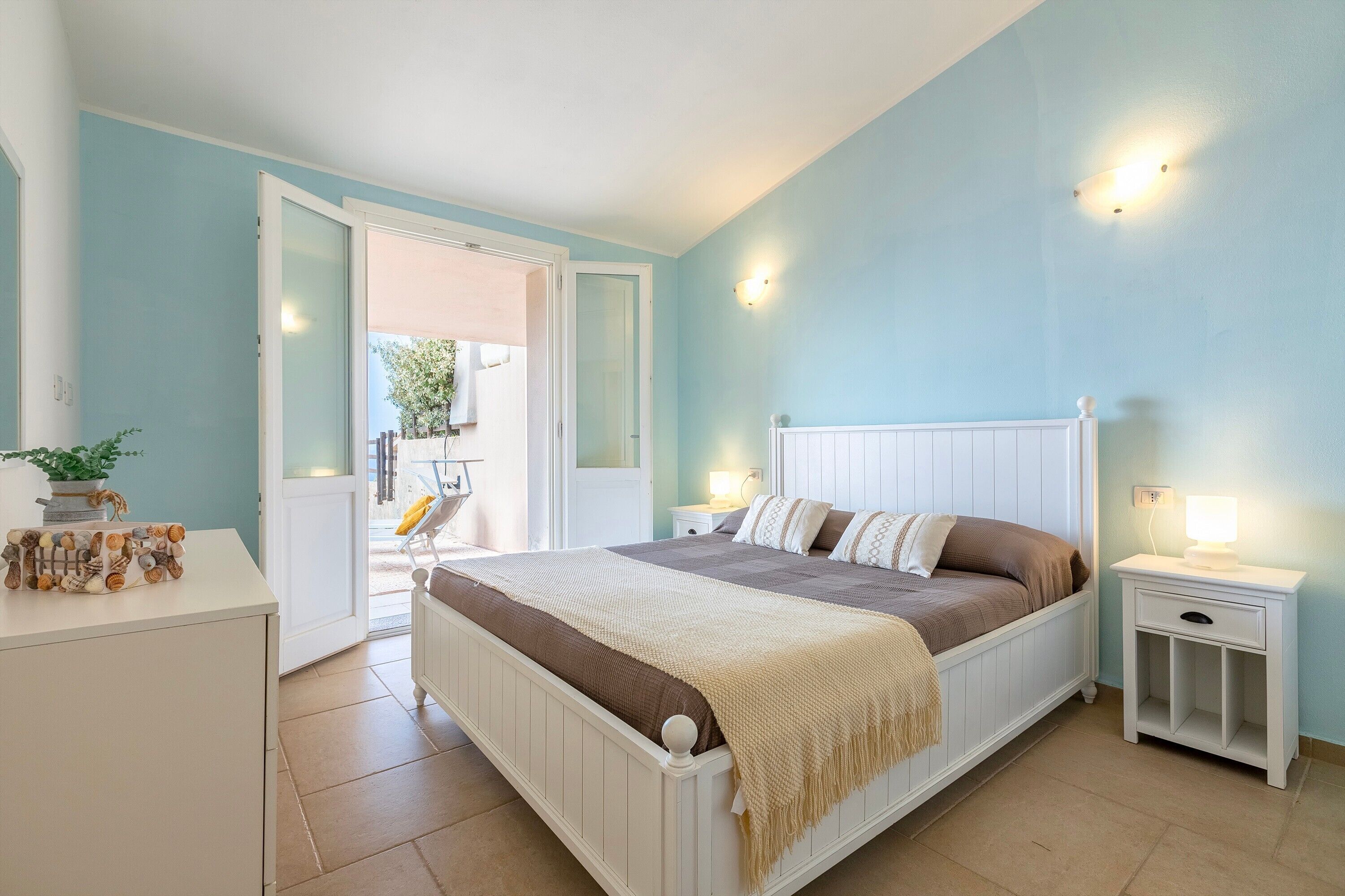 2 bedrooms, bed sheets